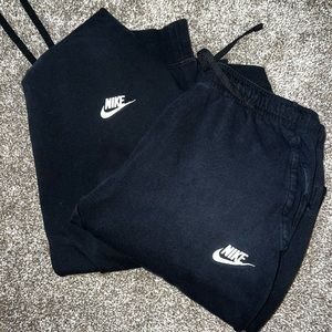 • Nike • Men’s Sweatsuit